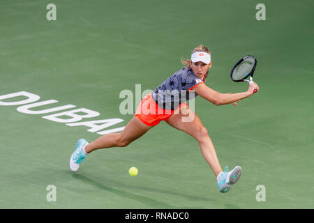 Dubaï, Émirats arabes unis. Feb 18, 2019. Elise Mertens de Belgique à l'action dans le premier match contre pendant le Dubai Duty Free Tennis championnat au stade de tennis international de Dubaï, DUBAÏ, ÉMIRATS ARABES UNIS Le 18 février 2019. Photo de Grant l'hiver. Credit : UK Sports Photos Ltd/Alamy Live News Banque D'Images