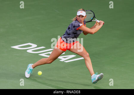 Dubaï, Émirats arabes unis. Feb 18, 2019. Elise Mertens de Belgiumi en action dans le premier match contre Zhu lin de la Chine pendant le Dubai Duty Free Tennis championnat au stade de tennis international de Dubaï, DUBAÏ, ÉMIRATS ARABES UNIS Le 18 février 2019. Photo de Grant l'hiver. Credit : UK Sports Photos Ltd/Alamy Live News Banque D'Images