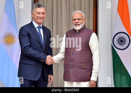 New Delhi, Inde. Feb 18, 2019. Le Premier Ministre indien Narendra Modi(R) se réunit, lors de la visite du président argentin Mauricio Macri à New Delhi, Inde, le 18 février 2019. Macri est sur trois jours de visite d'Etat en Inde. Credit : Partha Sarkar/Xinhua/Alamy Live News Banque D'Images
