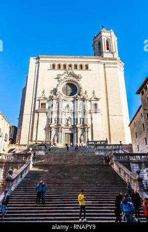 Girona, Espagne - Dec 2018 : Façade de la cathédrale de Gérone, également connu sous le nom de la cathédrale de Saint Mary de Gérone. A commencé en constructions du 11ème siècle. Banque D'Images