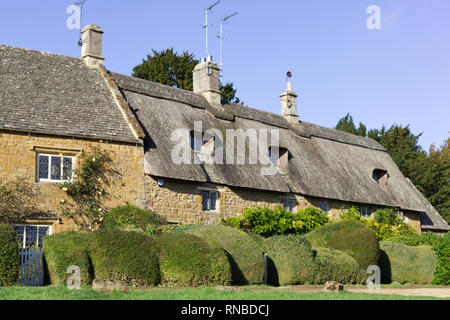 Chaumière traditionnelle dans la région de Great Tew, Cotswolds, Oxfordshire, Banque D'Images