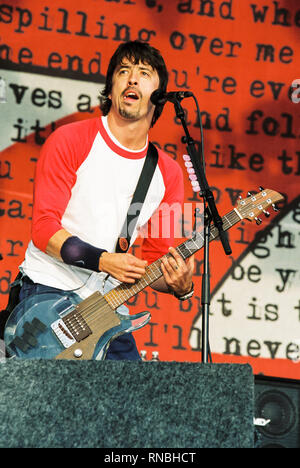 Dave Grohl dans les Foo Fighters à T dans le parc, 14 juillet 2002.Kinross, Tayside, Ecosse, Royaume-Uni. Banque D'Images