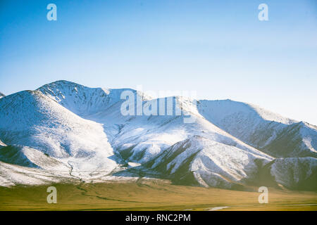 La Chine, l'Asie, le Xinjiang, le paysage de montagne neige Banque D'Images