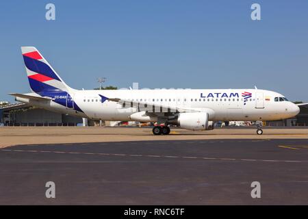 Cartagena, Colombie - janvier 27, 2019 : LATAM Airbus A320 avion à l'aéroport de Cartagena (CTG) en Colombie. Dans le monde d'utilisation | Banque D'Images