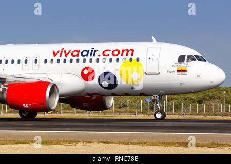 Cartagena, Colombie - janvier 27, 2019 Vivaair : Airbus A320 avion à l'aéroport de Cartagena (CTG) en Colombie. Dans le monde d'utilisation | Banque D'Images