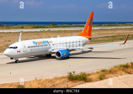 Rhodes, Grèce - 12 septembre 2018 : Sunwing Boeing 737 avion à l'aéroport de Rhodes (RHO) en Grèce. Dans le monde d'utilisation | Banque D'Images