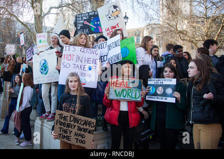 Londres, Royaume-Uni - 15 Février 2019 : les manifestants avec des bannières à un climat de jeunesse mars Banque D'Images