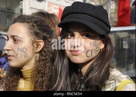 Milan, 16 février 2019, manifestation contre la politique du gouvernement de l'incrimination pour les immigrants, le décret "sécurité" de Salvini, ministre de l'intérieur et contre la transformation de l'ACP, les centres de premier accueil à la RCR, les Centres pour le rapatriement. Banque D'Images