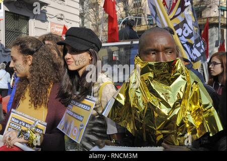 Milan, 16 février 2019, manifestation contre la politique du gouvernement de l'incrimination pour les immigrants, le décret "sécurité" de Salvini, ministre de l'intérieur et contre la transformation de l'ACP, les centres de premier accueil à la RCR, les Centres pour le rapatriement. Banque D'Images