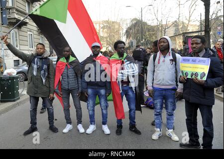 Milan, 16 février 2019, manifestation contre la politique du gouvernement de l'incrimination pour les immigrants, le décret "sécurité" de Salvini, ministre de l'intérieur et contre la transformation de l'ACP, les centres de premier accueil à la RCR, les Centres pour le rapatriement. Banque D'Images