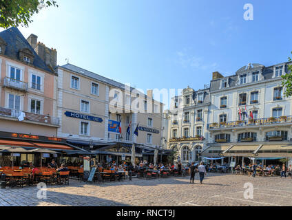 La France, de l'Ille et Vilaine, Côte d'Emeraude (Côte d'Émeraude), Saint Malo, des terrasses autour de la Place Chateaubriand // France, Ille-et-Vilaine (35), la Côte d Banque D'Images