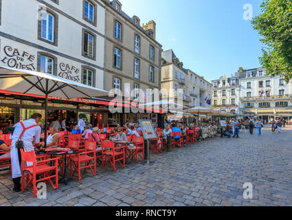 La France, de l'Ille et Vilaine, Côte d'Emeraude (Côte d'Émeraude), Saint Malo, des terrasses autour de la Place Chateaubriand // France, Ille-et-Vilaine (35), la Côte d Banque D'Images