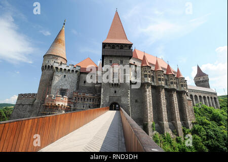 Pont principal, Turnul Buzdugan (Mace), la tour clocher Porche, vaste palais et tour de défense dernier tour de NeBoisa Castelul Corvinilor gothico-Renaissance (Co Banque D'Images