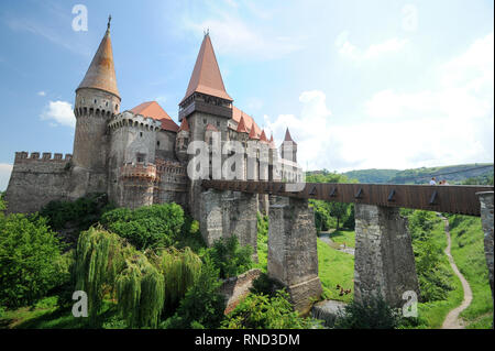 Pont principal, Turnul Buzdugan (Mace), la tour clocher Porche, vaste palais et tour de défense dernier tour de NeBoisa Castelul Corvinilor gothico-Renaissance (Co Banque D'Images