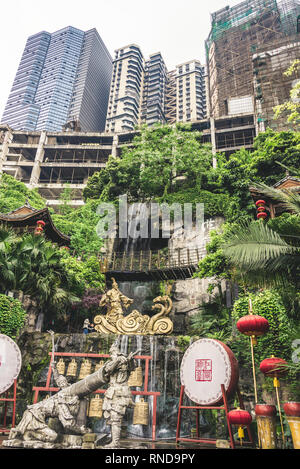 Chongqing, Chongqing, Chine - 06 Avril 2015 : Grotte de Hongya (Hongyadong) célèbre destination touristique culturelle traditionnelle Banque D'Images