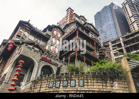 Chongqing, Chongqing, Chine - 06 Avril 2015 : Grotte de Hongya (Hongyadong) célèbre destination touristique culturelle traditionnelle Banque D'Images