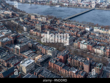 Back Bay et de Harvard Pont sur la Charles River. Coup de Prudential Skywalk - Observatoire Skywalk. Boston, Massachusetts. USA. Banque D'Images