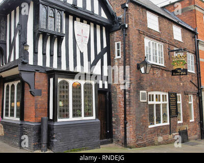 Chesterfield, Derbyshire, Royaume-Uni. 05 mars, 2008. Une attraction touristique est le 12e siècle dans la Royal Oak shambles à Chesterfield dans Derb Banque D'Images