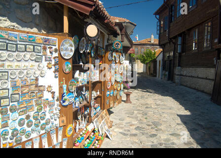 Blocage de souvenirs dans la vieille ville de Nessebar street Banque D'Images