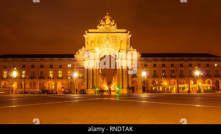 La Rua Augusta Arch à la Praca do Comercio au coucher du soleil. L'arch est une célèbre attraction touristique à Lisbonne, Portugal Banque D'Images