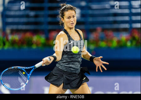 Dubaï, Émirats arabes unis. Feb 18, 2019. Lara Arruabarrena de l'Espagne en action dans le premier match contre Dudi Sela de la Slovaquie pendant le Dubai Duty Free Tennis championnat au stade de tennis international de Dubaï, DUBAÏ, ÉMIRATS ARABES UNIS Le 18 février 2019. Photo de Grant l'hiver. Credit : UK Sports Photos Ltd/Alamy Live News Banque D'Images