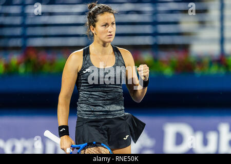 Dubaï, Émirats arabes unis. Feb 18, 2019. Lara Arruabarrena d'Espagne réagit au premier tour match contre Dudi Sela de la Slovaquie pendant le Dubai Duty Free Tennis championnat au stade de tennis international de Dubaï, DUBAÏ, ÉMIRATS ARABES UNIS Le 18 février 2019. Photo de Grant l'hiver. Credit : UK Sports Photos Ltd/Alamy Live News Banque D'Images