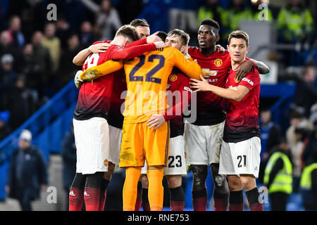 Londres, Royaume-Uni. Feb 18, 2019. L'équipe de Manchester United célèbre son résultat positif au cours de la FA Cup le 5e match entre Chelsea et Manchester United à Stamford Bridge, Londres, Angleterre le 18 février 2019. Photo par Adamo Di Loreto. Usage éditorial uniquement, licence requise pour un usage commercial. Aucune utilisation de pari, de jeux ou d'un seul club/ligue/dvd publications. Credit : UK Sports Photos Ltd/Alamy Live News Banque D'Images