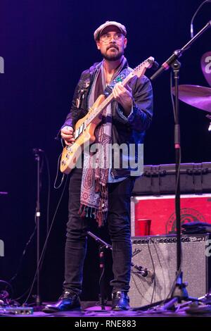 Madison, Wisconsin, USA. Feb 17, 2019. TOM HAMILTON de Joe Russo's presque morts à la l'Sylvee à Madison, Wisconsin Crédit : Daniel DeSlover/ZUMA/Alamy Fil Live News Banque D'Images