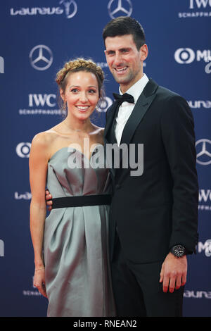 Monaco. Feb 18, 2019. Le joueur de tennis Serbe Novak Djokovic et sa femme Jelena Djokovic posent sur le tapis rouge à la Laureus World Sports Awards 2019 cérémonie à Monaco, le 18 février 2019. Les Laureus World Sports Awards 2019 ont été dévoilés à Monaco le lundi. Credit : Zheng Huansong/Xinhua/Alamy Live News Banque D'Images