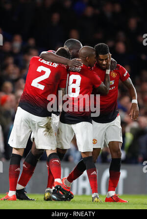 Londres, Royaume-Uni. Feb 18, 2019. Les joueurs de Manchester United célèbrent le but de Paul Pogba au cours de la FA Cup cinquième ronde match entre Chelsea et Manchester United à Londres, Grande-Bretagne, le 18 février, 2019. Manchester United a remporté 2-0. Pour un usage éditorial uniquement. Pas À VENDRE À DES FINS DE MARKETING OU DE CAMPAGNES PUBLICITAIRES. Pas d'utilisation non autorisée avec l'AUDIO, VIDÉO, données, listes de luminaire, club ou la Ligue de logos ou services 'LIVE'. En ligne De-MATCH UTILISATION LIMITÉE À 45 IMAGES, aucune émulation. Aucune UTILISATION DE PARI, DE JEUX OU D'UN CLUB OU LA LIGUE/DVD PUBLICATIONS. Credit : Han Yan/Xinhua/Alamy Live News Banque D'Images