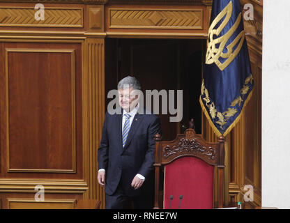 Kiev, Ukraine. Feb 19, 2019. Le Président ukrainien POROCHENKO arrive pour une séance dans le Parlement ukrainien, à Kiev, Ukraine, le 19 février 2019. Le Conseil européen Le président Donald Donald Tusk est arrivé à Kiev pour les 18-20 février visite officielle pour rencontrer des haut fonctionnaires ukrainiens. Crédit : Serg Glovny/ZUMA/Alamy Fil Live News Banque D'Images