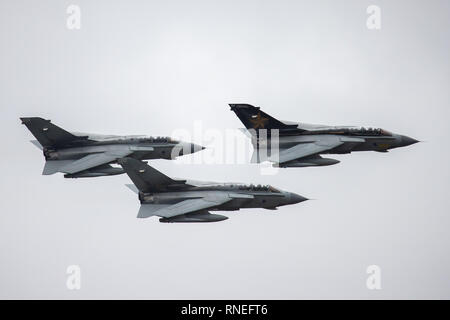 Le Shropshire, au Royaume-Uni. Feb 19, 2019. RAF Tornado effectue le survol final plus RAF Cosford, Shropshire, au Royaume-Uni le mardi 19 février 2019 pour commémorer les chasseurs se terminant leur près de 40 ans de service à partir de mars 2019. Crédit : Anthony Wallbank/Alamy Live News Banque D'Images