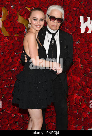 Lily-Rose Depp et Karl Lagerfeld participe à la Journée mondiale de 2017 rend hommage à l'Hôtel Pierre le 24 octobre 2017 dans la ville de New York. Banque D'Images