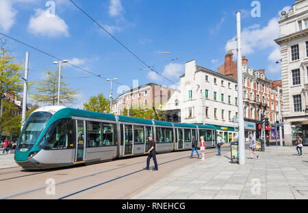 Tramway de Nottingham dans l'ancien tramway de la place du marché du centre-ville de Nottingham East Midlands Bretagne Angleterre go uk europe Banque D'Images