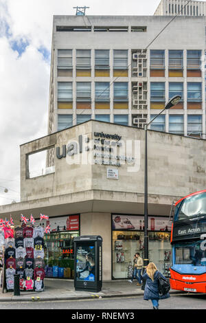 L'Université des Arts de Londres, London College of Fashion, à l'angle de la rue Oxford Street et John Prince's Street. Banque D'Images