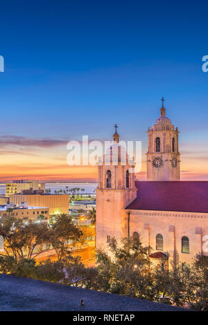 Corpus Christi, Texas, USA au Corpus Christi Cathédrale tôt le matin. Banque D'Images