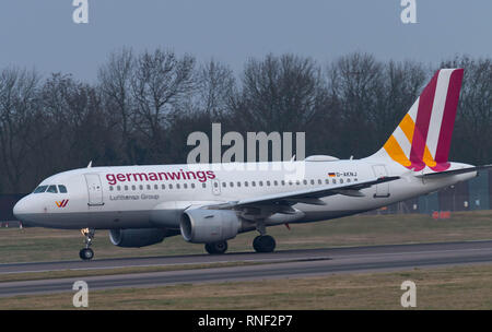 L'aéroport de Stansted Germanwings avions commerciaux d'Airbus A319-AKNJ Banque D'Images