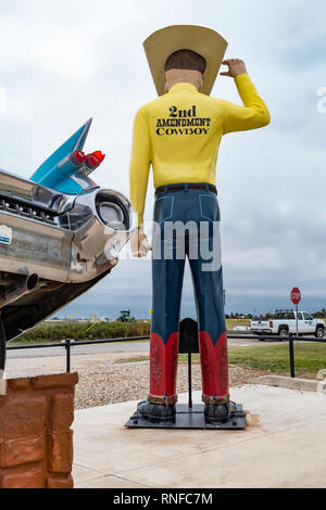 Une image éditoriale du deuxième amendement à la Cadillac Cowboy RV Park à Amarillo au Texas Banque D'Images