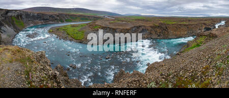 Vue panoramique des chutes d'Aldeyjarfoss sur la rivière Skjálfandafljót à la partie nord de la Sprengisandur Highland Road, Highlands, Nordet Banque D'Images