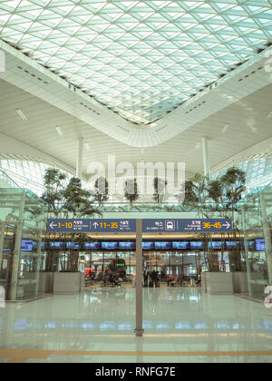 Corée du Sud - Octobre 2018 : la gare routière et de la hall de départ à l'Aéroport International d'Incheon le terminal 2 qui a ouvert cette année Banque D'Images