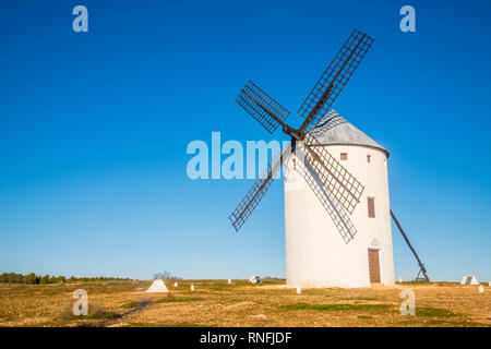 Moulin à vent. Campo de Criptana, Ciudad Real province, Castilla La Mancha, Espagne. Banque D'Images