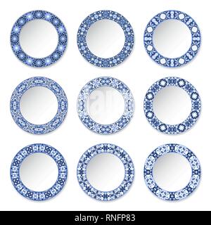 Ensemble d'assiettes décoratives avec un motif bleu circulaire, vue du dessus. Arrière-plan blanc. Vector illustration. Illustration de Vecteur