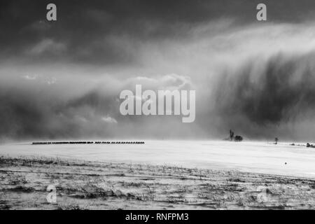 Paysage de neige soufflée dans les pays de la vallée de la Mohawk, l'État de New York, USA. Banque D'Images