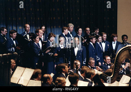 L'Air Force Band fonctionne à un concert de Noël à D.A.R. Constitution Hall. Banque D'Images