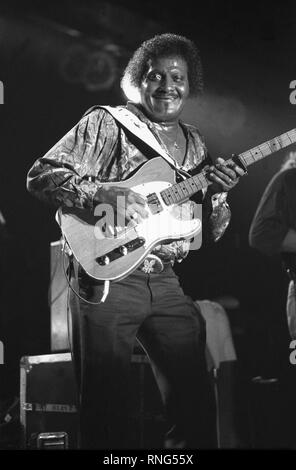 Musicien Albert Collins est montré jouant de sa guitare pendant un concert 'live'. Banque D'Images