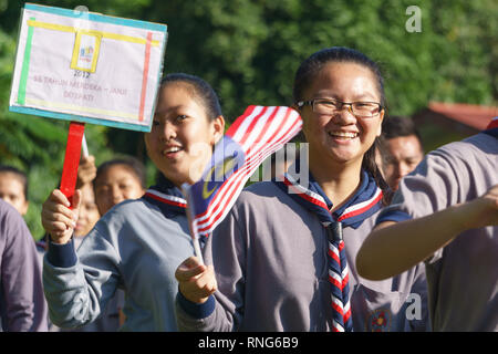 Malaysia-August Sabah Kiulu 30, 2016:d'étudiants ont marché pendant l'état de célébration du jour de l'indépendance de la Malaisie de l'indépendance célébré un mois. Banque D'Images