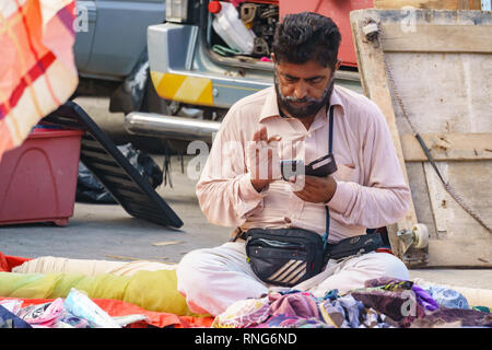 Malaysia-August Sabah Kiulu 30, 2016 : un smartphone à l'ouverture du marché. Smartphone est un gadget de tous les jours en Malaisie. Banque D'Images