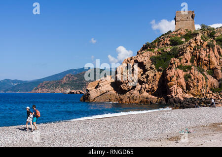 Plage et tour génoise. Porto, Corse, France Banque D'Images