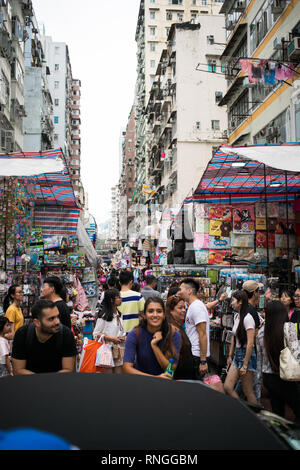 Les rues bondés de gens. Hong Kong est l'un des plus densément peuplés de villes dans le monde. Banque D'Images