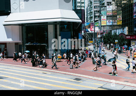 Les rues bondés de gens. Hong Kong est l'un des plus densément peuplés de villes dans le monde. Banque D'Images